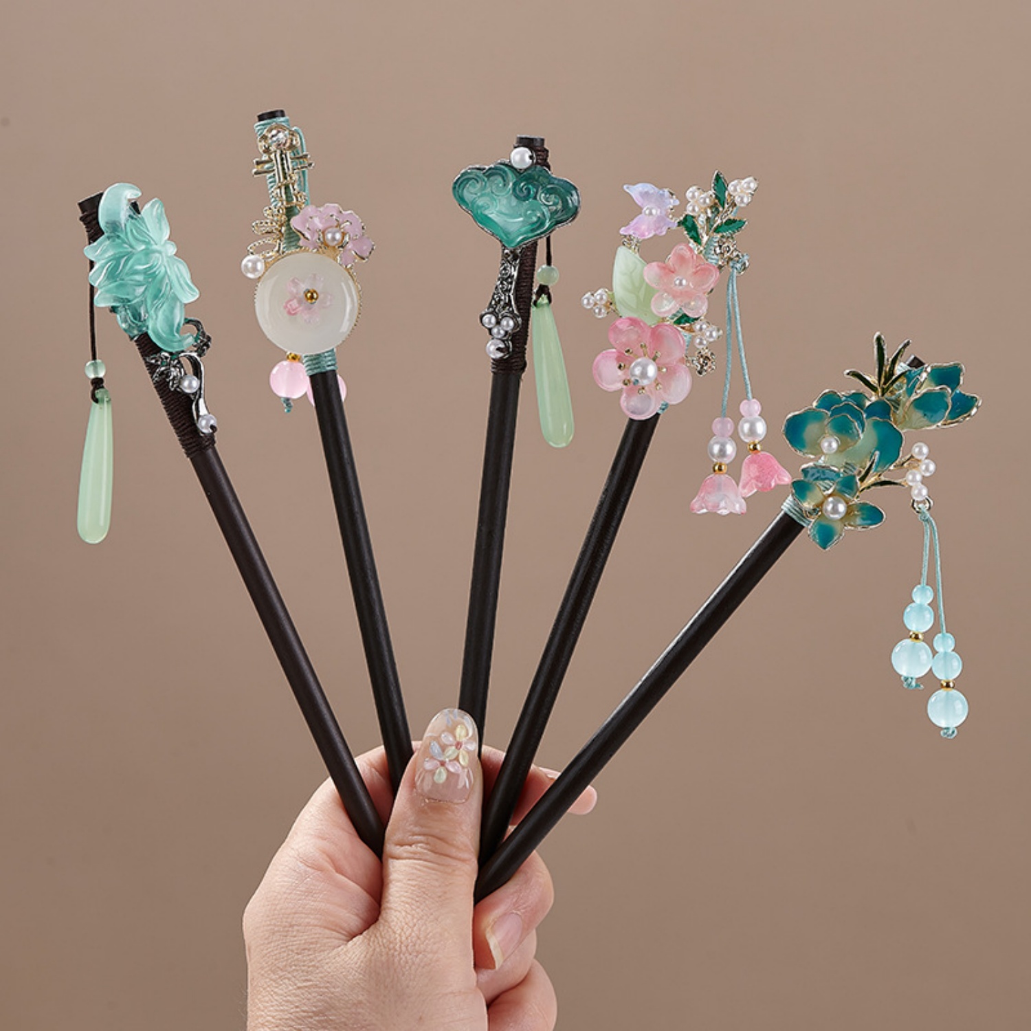 Hanbok Hair Pin - ヴィンテージフラワーヘアピン女性のためのエレガントな木製花ヘアスティックライト高級韓服ドレス帽子ジュエリーヘアアクセサリー