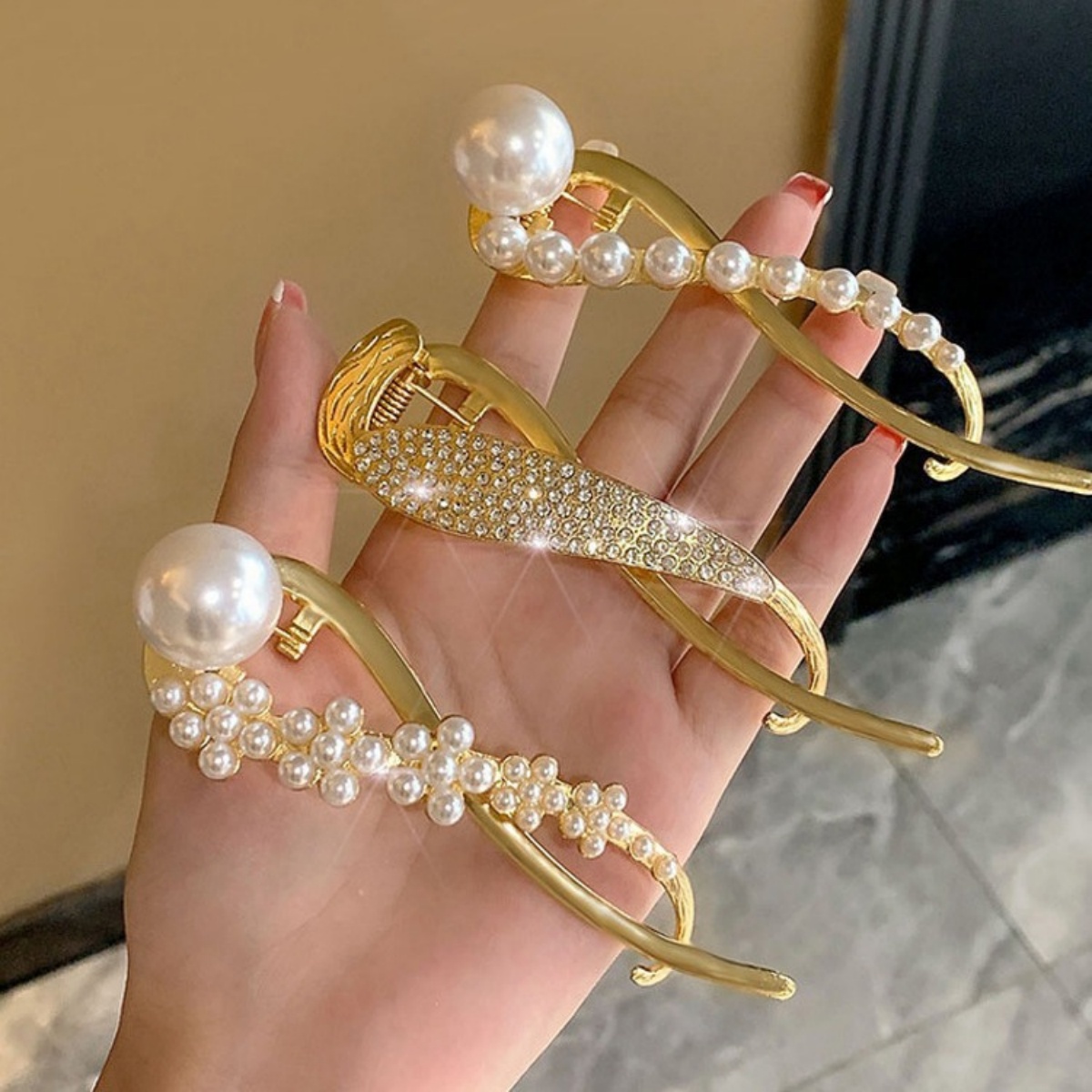 エレガントなグリッターパールヘアクリップ レディース トレン - Korean Girls Lifestyle のレビューと価格